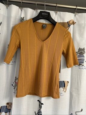 Worthington V-Neck Short Sleeve Ribbed Top in Mustard